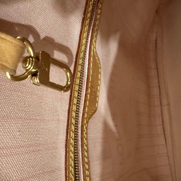 Luis Vuitton tote bag mediam size - Picture 7 of 10